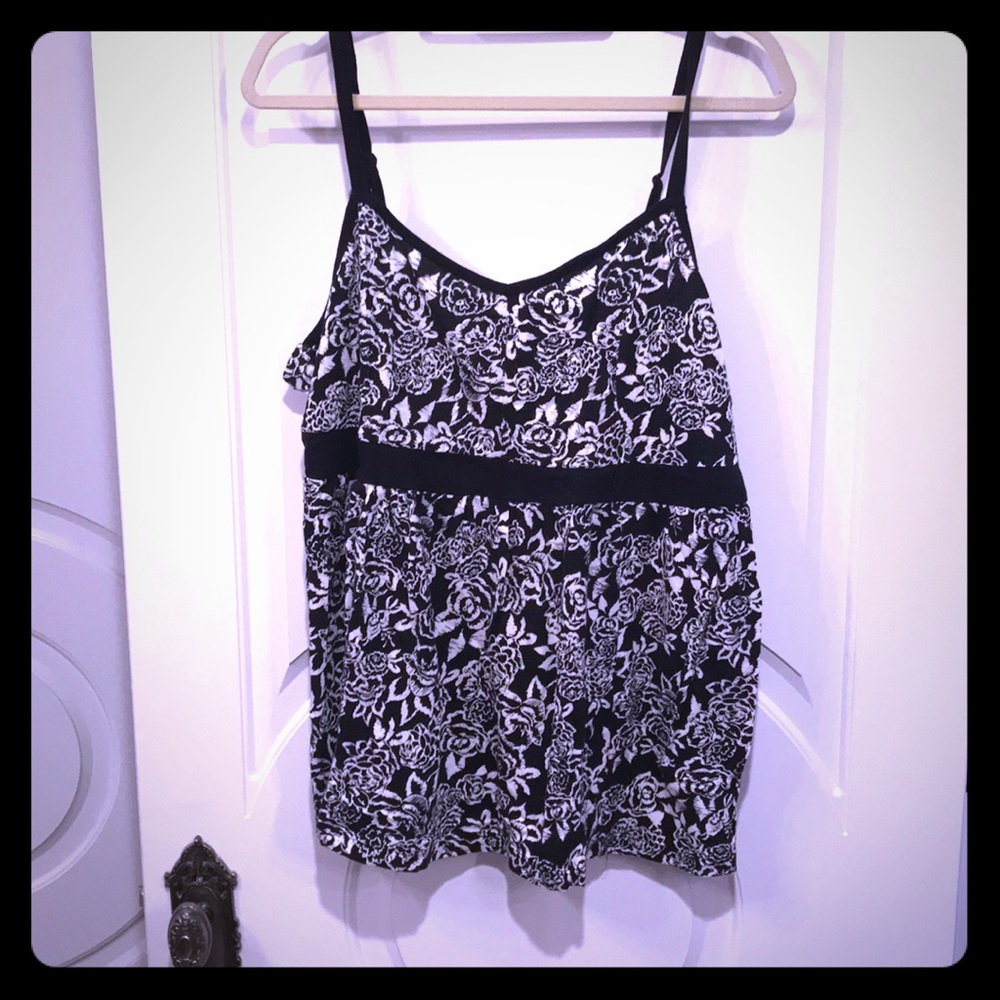 Torrid size 3 black & white roseprint babydoll top